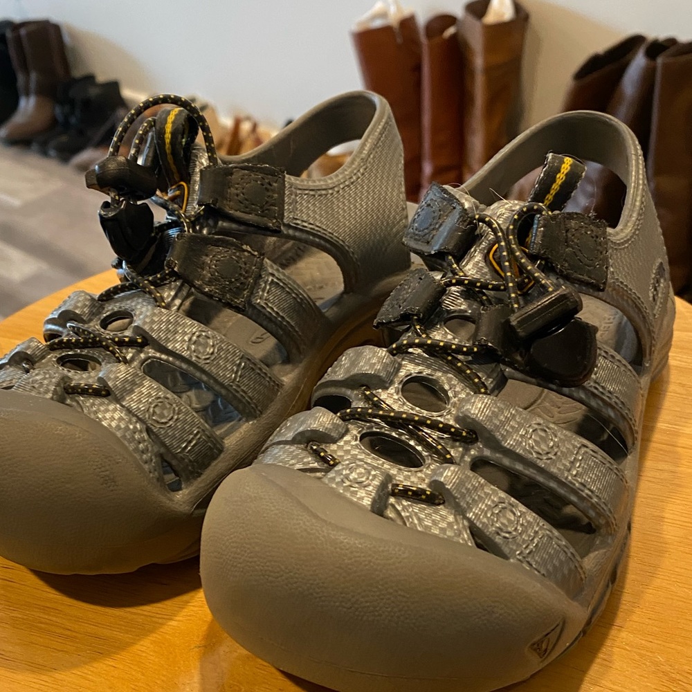 Kids keen sandals 13